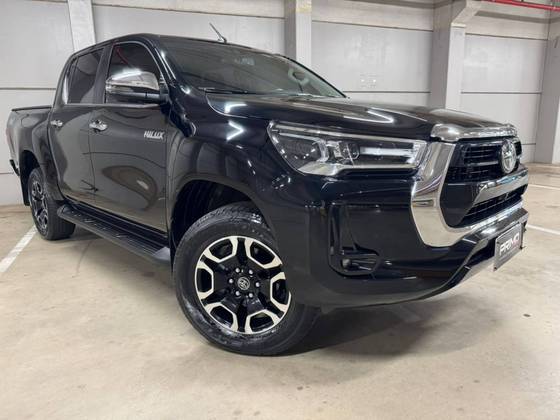 TOYOTA HILUX 2.8 D-4D TURBO DIESEL CD SRX 4X4 AUTOMÁTICO TOYOTA HILUX 2.8 D-4D TURBO DIESEL CD SRX 4X4 AUTOMÁTICO